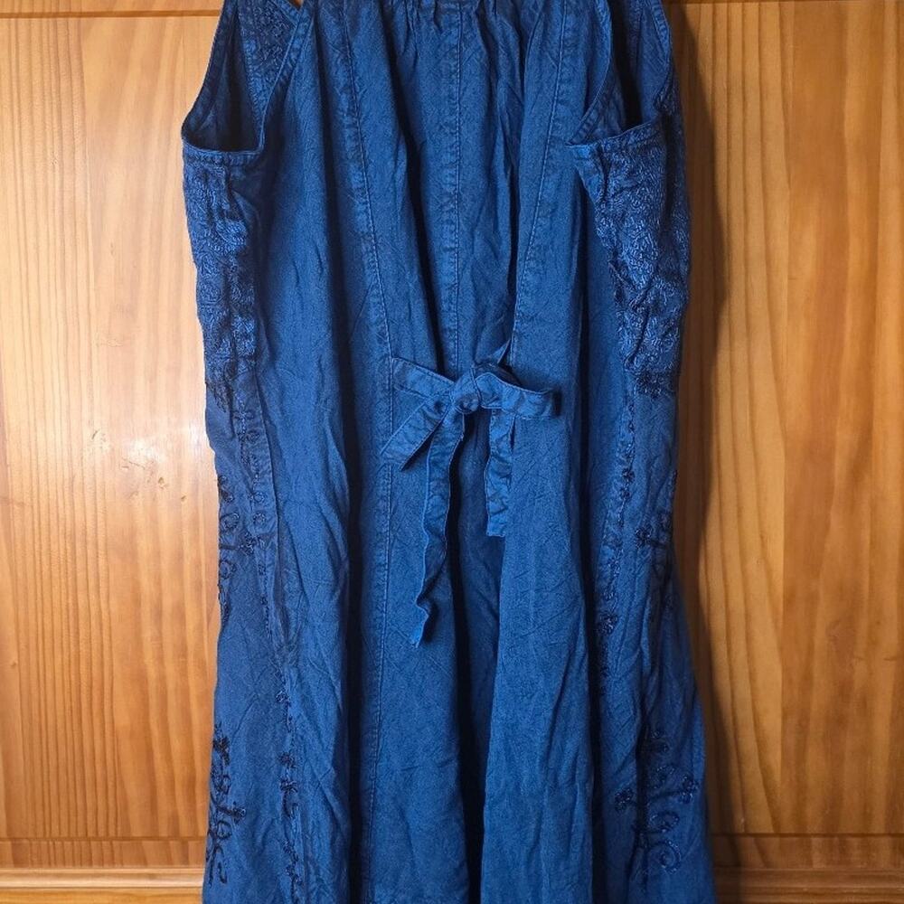 Adorable Blue embroidery dress with so much attention to detail! - Picture 3 of 6